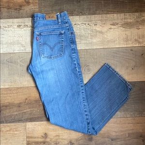Levi’s mid-rise mom jean